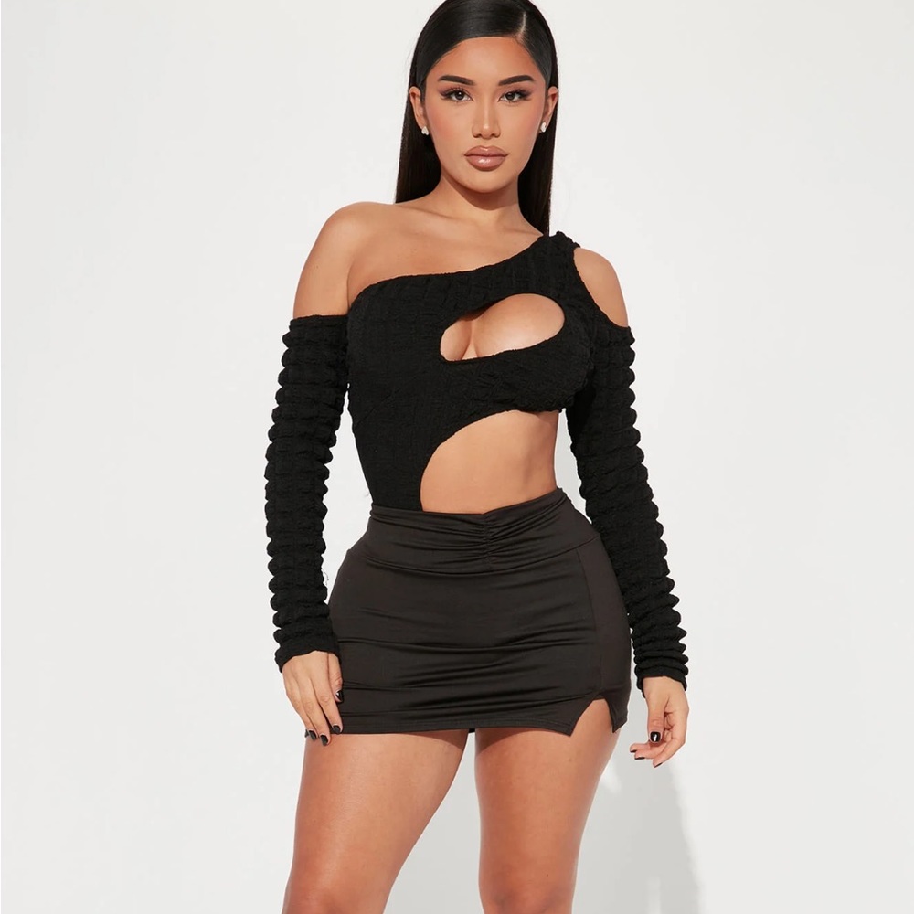 ❗️SALE❗️FashionNova Black Bodysuit